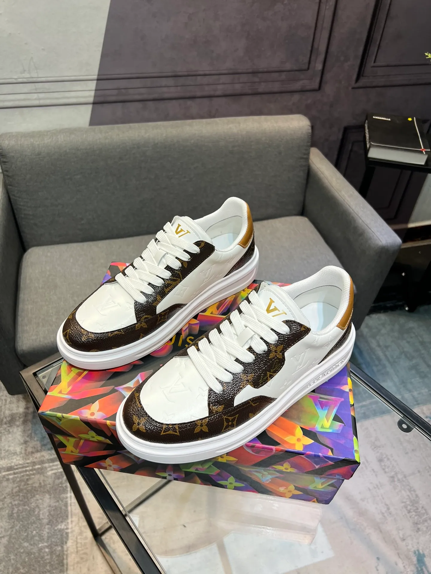 Men's Men's Shoes 💰540 LV Louis Vuitton. The latest fashionable casual shoes are popular in physical stores. The new spring and summer comfortable imported custom patent leather plus cowhide, cowhide mesh, and unique jacquard fabric element design. With sheepskin lining, Lv original base, [sun][sun] high-end packaging and high quality💪Details determine quality, welcome to compare🇮🇹Code number 38-44, 45 can be customized